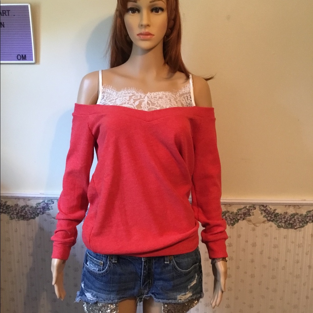 Sweatshirt in red-orange, with delicate lace tank